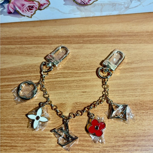 LV Fleur de Monogram Bag Charm M01413 - Picture 1 of 5